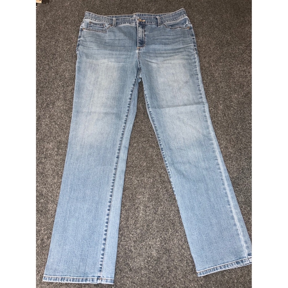St. John's Bay Straight Leg Jeans Womens 14 Light Wash Blue Denim Pants